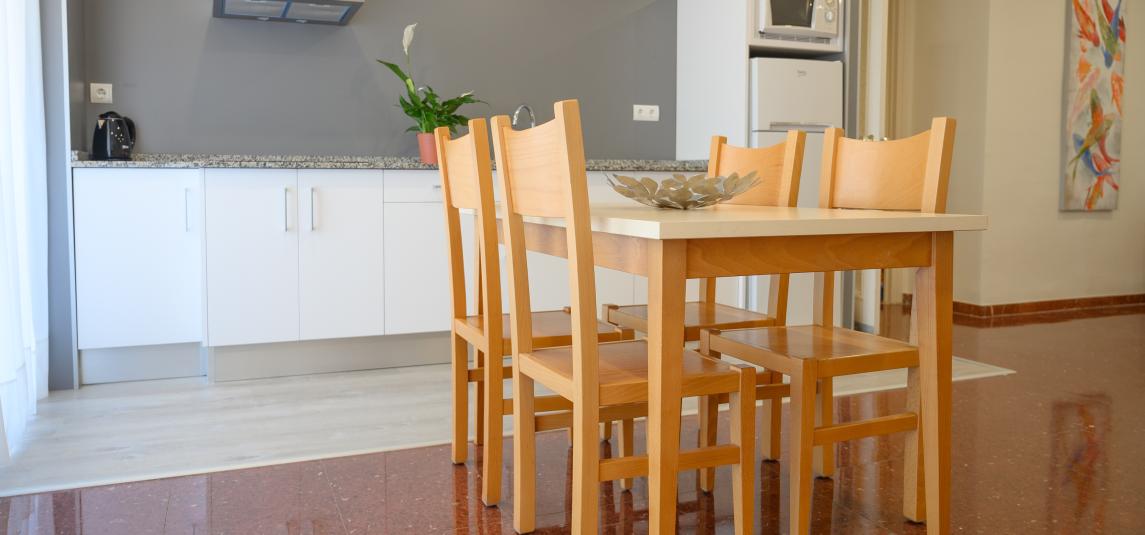 Appartement de deux chambres avec vue latérale sur la mer