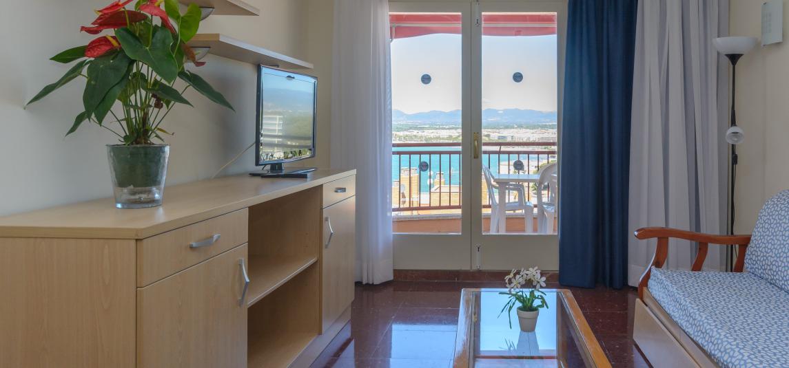 Apartamento dos dormitorios vista mar lateral
