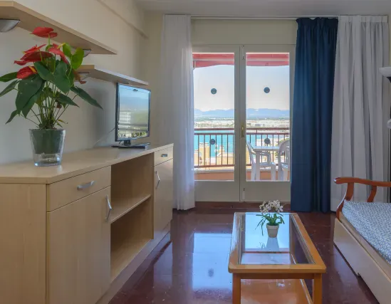 Appartement de deux chambres avec vue latérale sur la mer